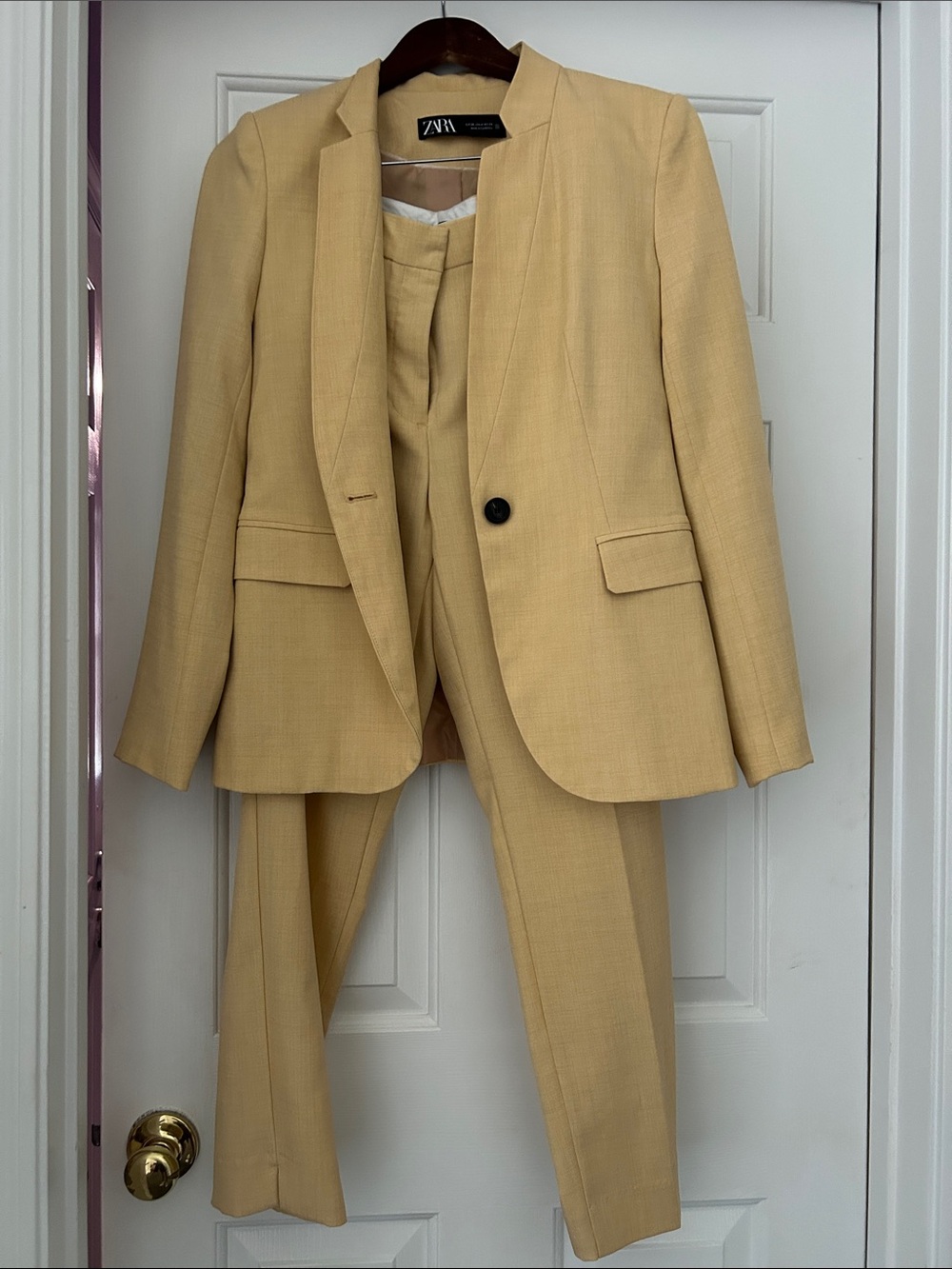 Zara women’s Tailored Cream Blazer & Trouser Suit